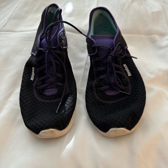 💜3/$15 REEBOK gym shoes size 10 - Picture 1 of 6
